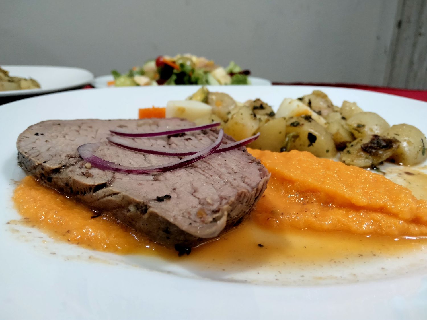 Cerdo con vegetales<br>